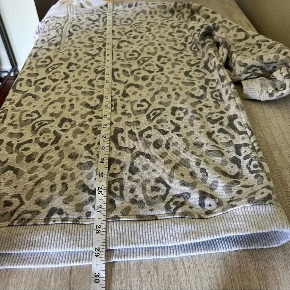 Aerie Good Vibes Oversized 1/4 Zip Grey Leopard Print Sweatshirt Size Medium - Picture 7 of 7